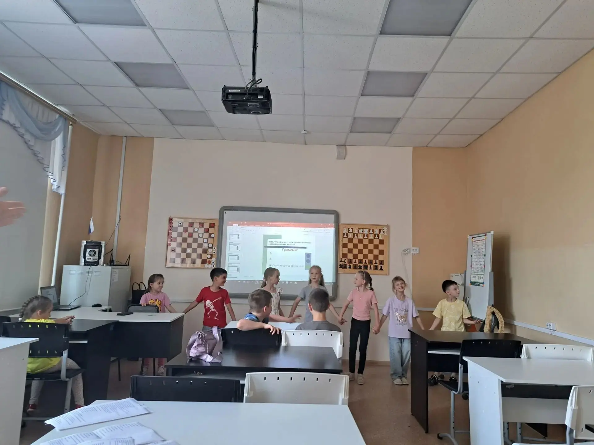 Двенадцатый день в лагере: насыщенное утро и творческие мастер-классы, который традиционно начали с 