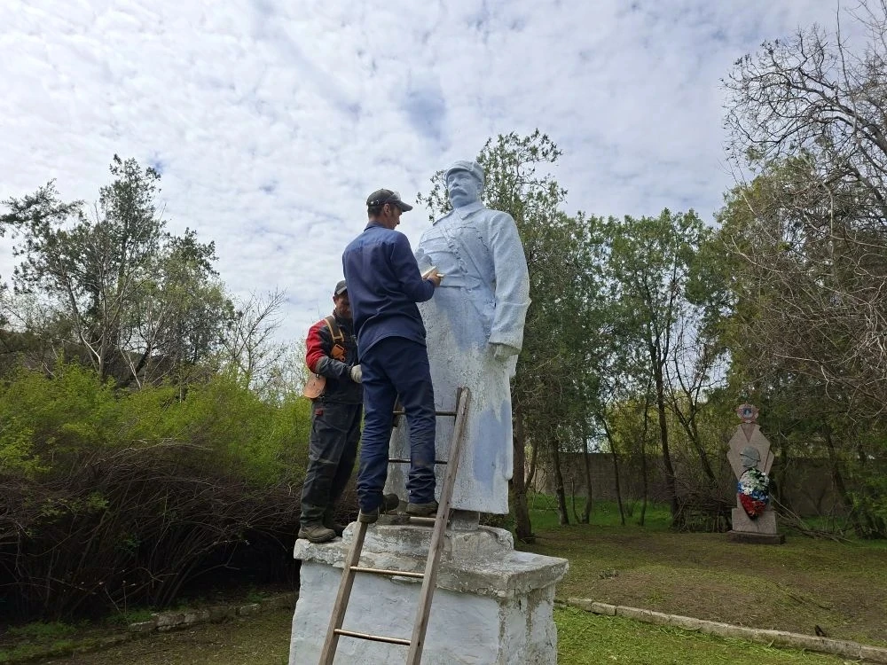 В Лукьяновке привели в порядок памятник и братскую могилу красноармейцев, погибших в Гражданскую вой