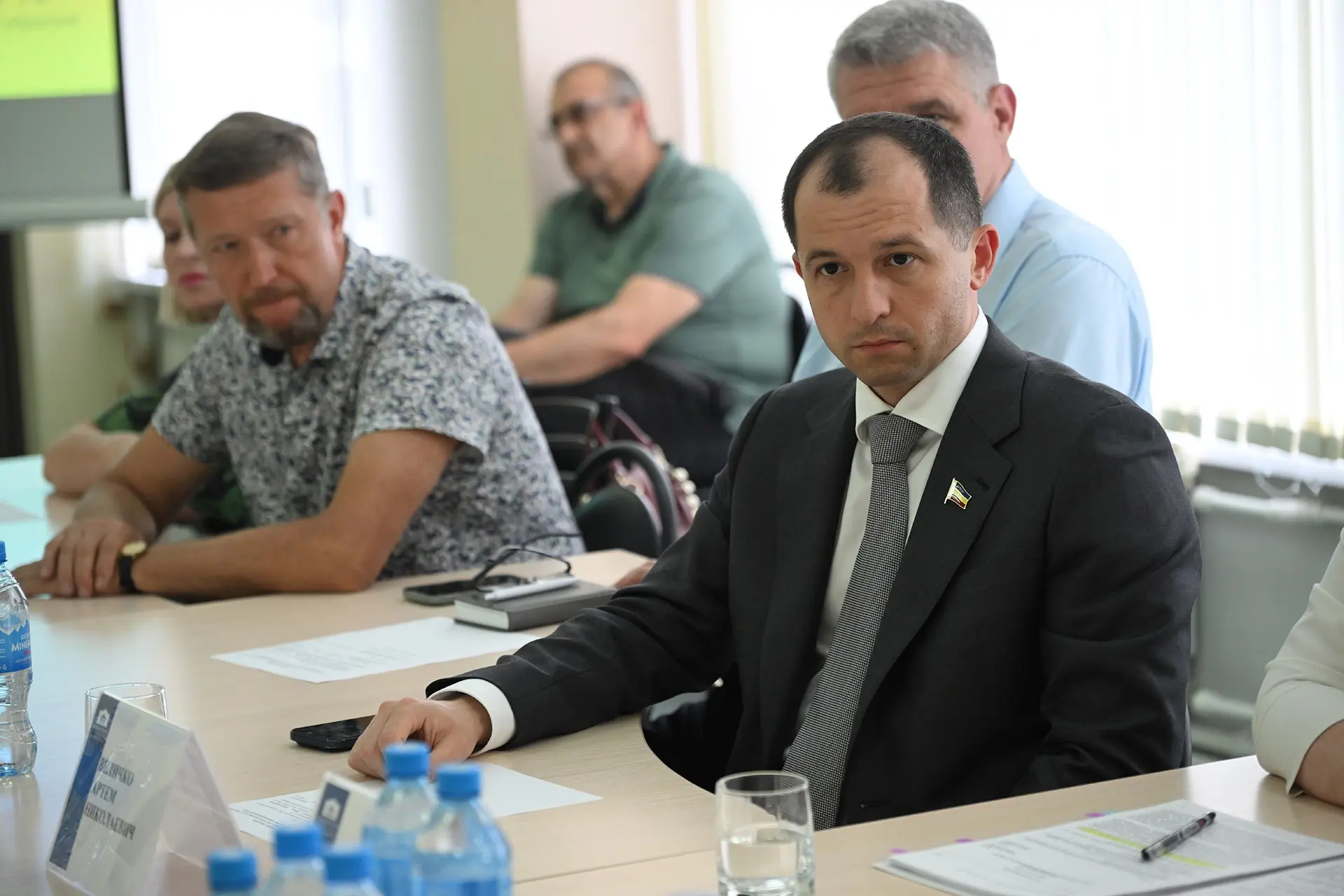 Принял участие в заседании круглого стола Законодательного Собрания в Родионово-Несветайском районе.