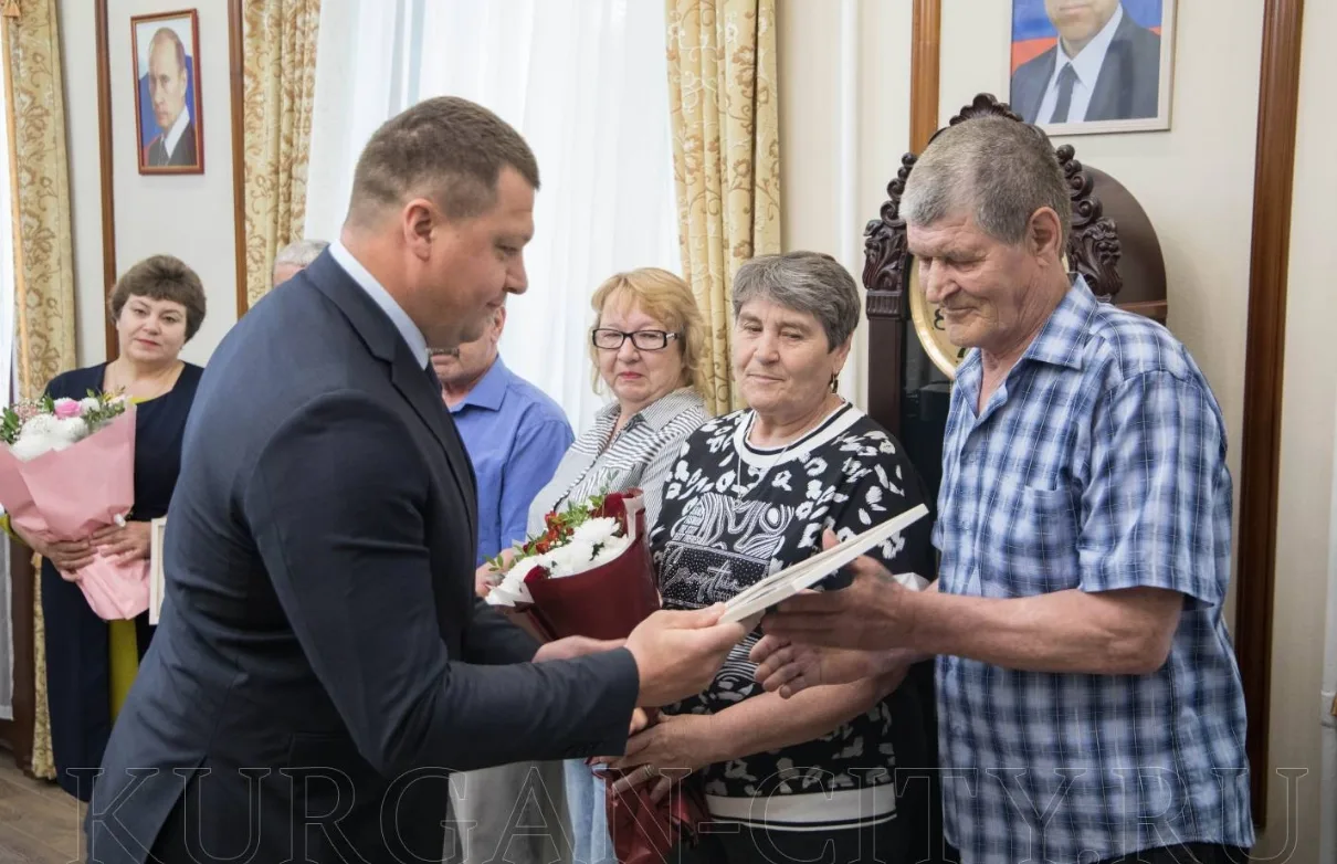 Глава города Кургана Антон Науменко встретился с семьями бойцов, находящихся в зоне СВО  Сегодня гла