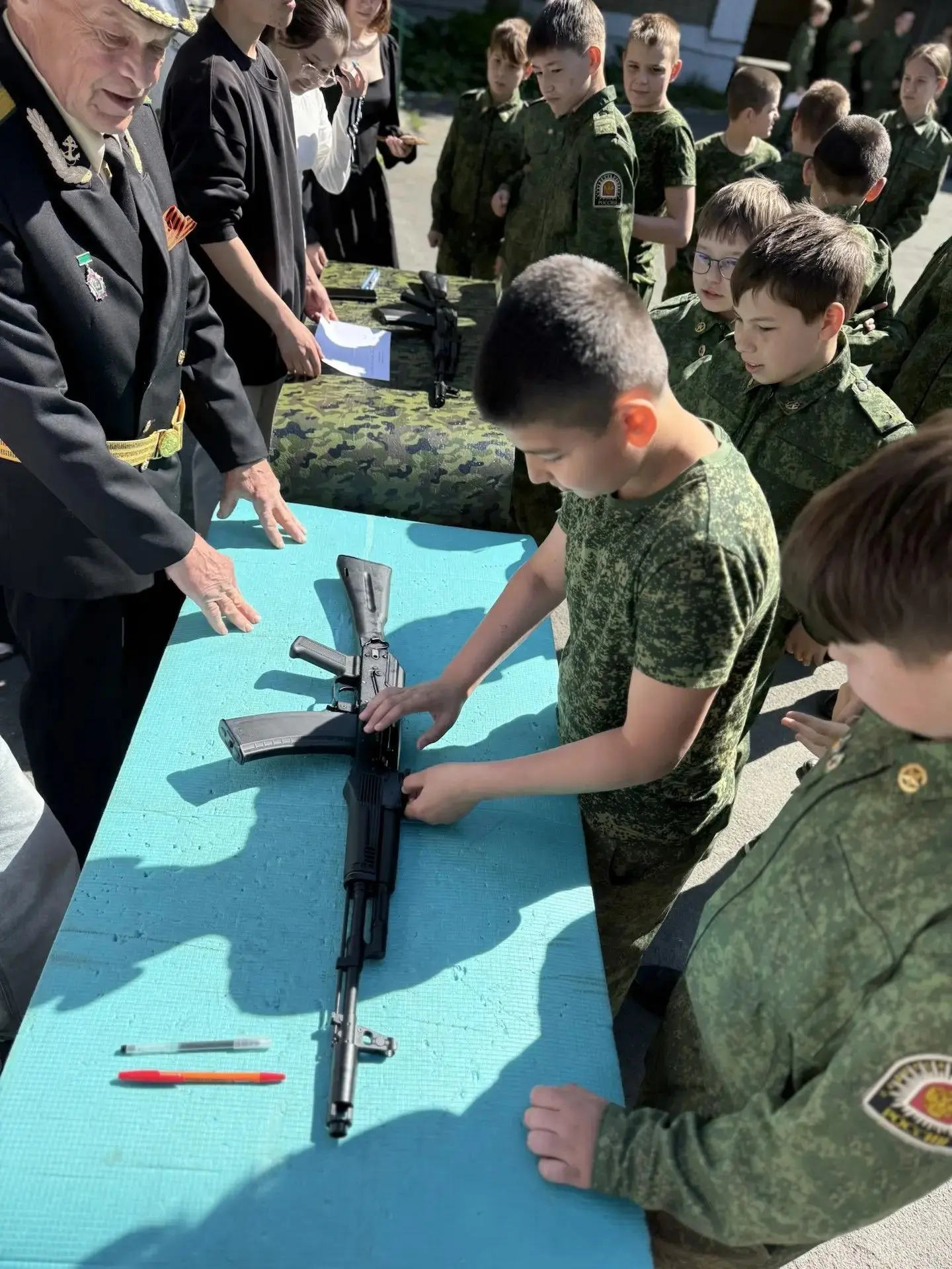 В нашей школе прошла ежегодная «Зарничка»! 🇷🇺  Кадетские классы погрузились в атмосферу настоящей по