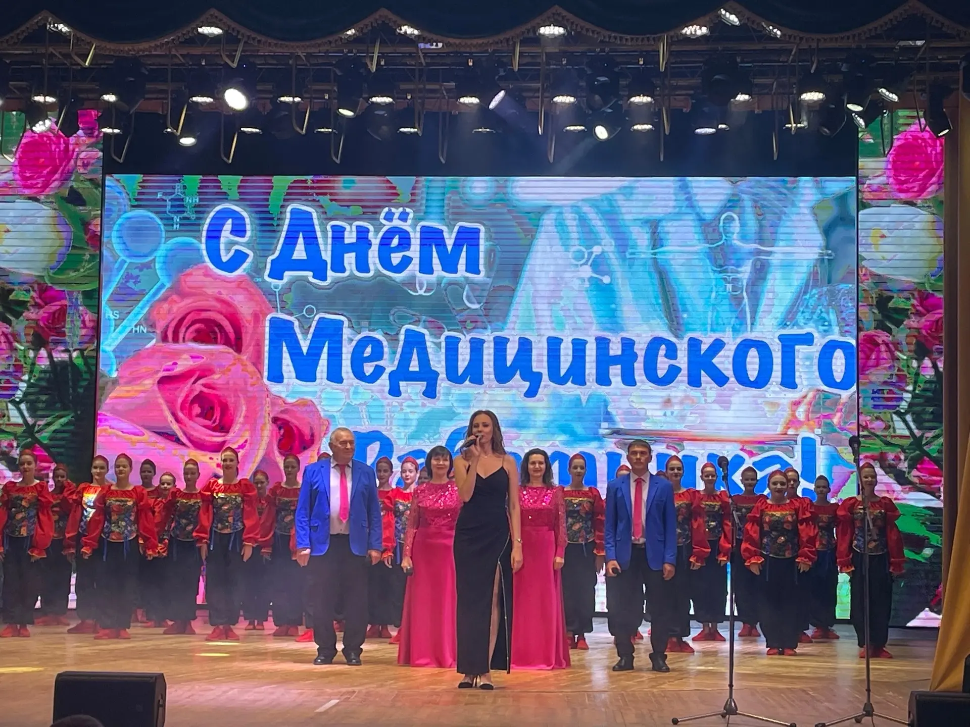 ✨Сегодня в районном Дворце культуры чествовали врачей, медсестер, фельдшеров и всех представителей с