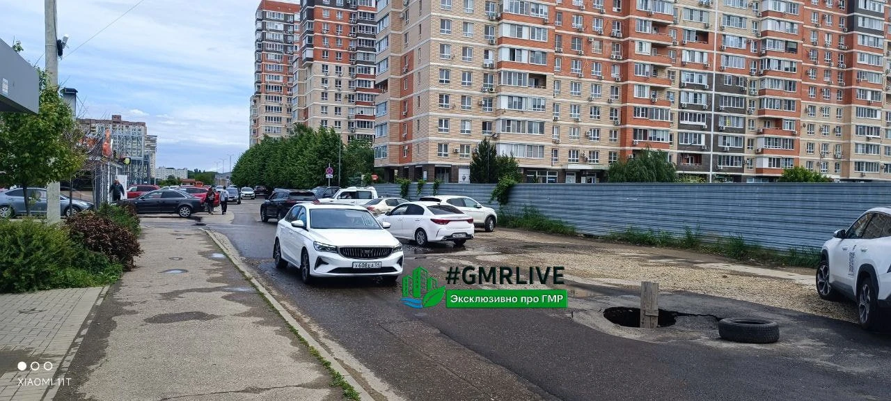 Жители бьют тревогу - провал на ул. Трудовой Славы после ремонта и недавних дождей стал...
