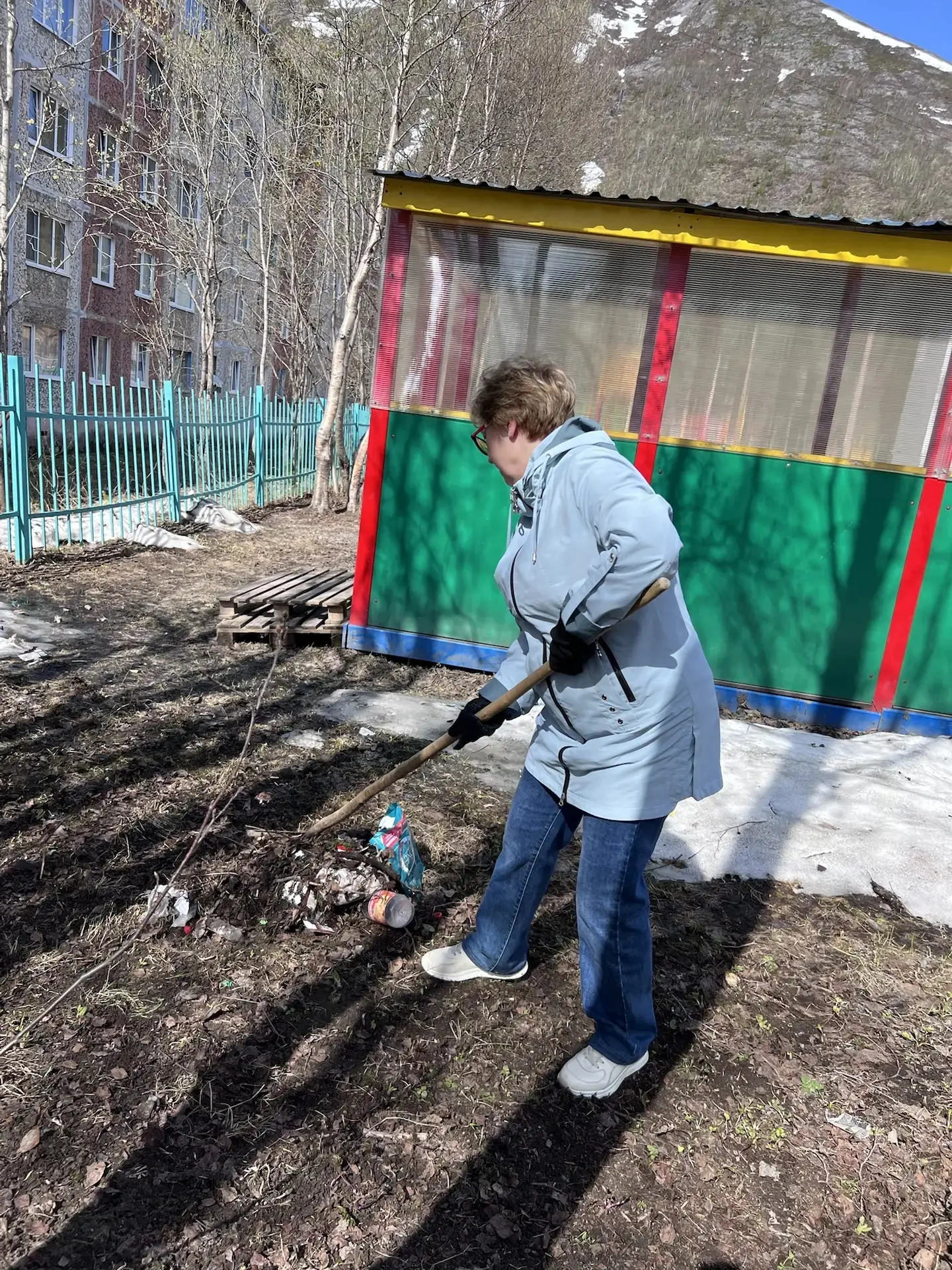 Субботник в детском саду: Вместе к чистоте и порядку!
В минувшую субботу в нашем детском саду прошел