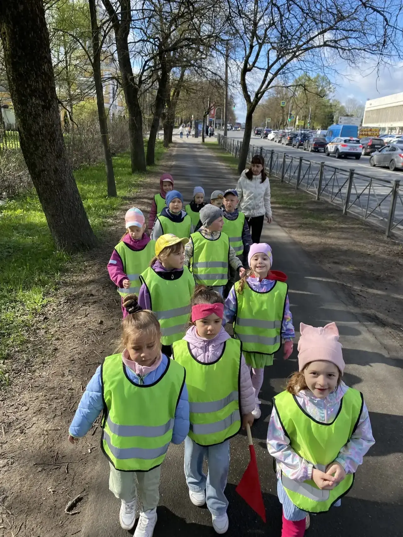 Снова наши малыши из дошкольного отделения радуют нас своими новостями 🫶🌸  Весеннее путешествие в би