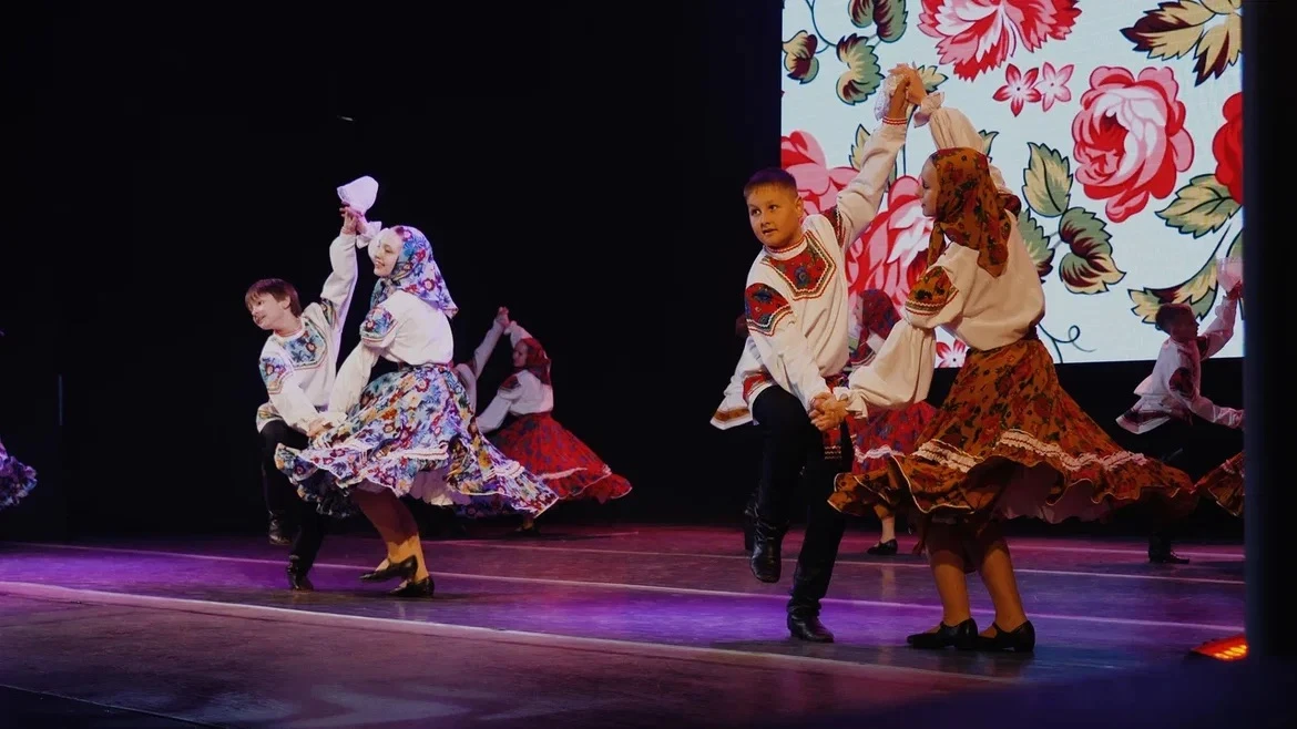 Ярко и красиво подвели итоги года! ✨  На сцене Зимнего театра прошел традиционный отчетный концерт о