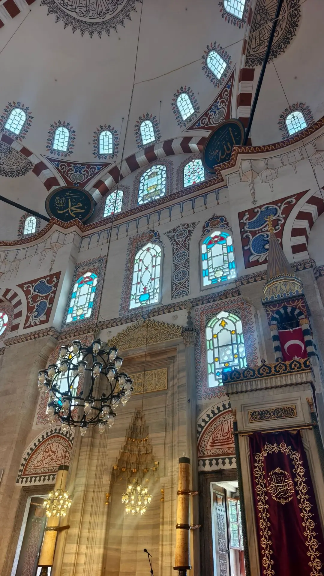 🕌 Истанбулның борынгы үзәгендәге иң тыныч урыннарның берсе — Шаһзадә мәчете. Ул XVI га...