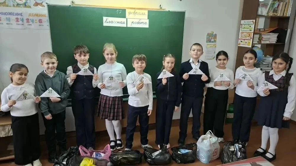 #Своихнебросаем В преддверии празднования 23 февраля - Дня Защитника Отечества МБОУ СОШ 15 им. А. З.