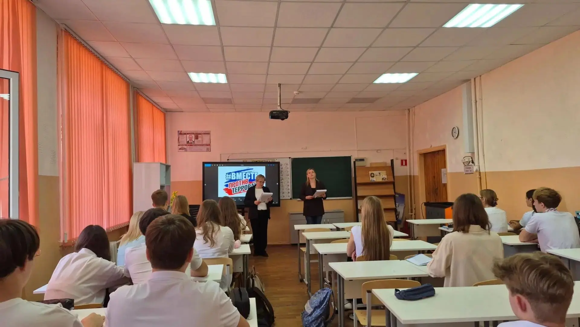3 сентября сотрудники ДК "Краснолесье" провели для учащихся 10 класса урок мужества, по...