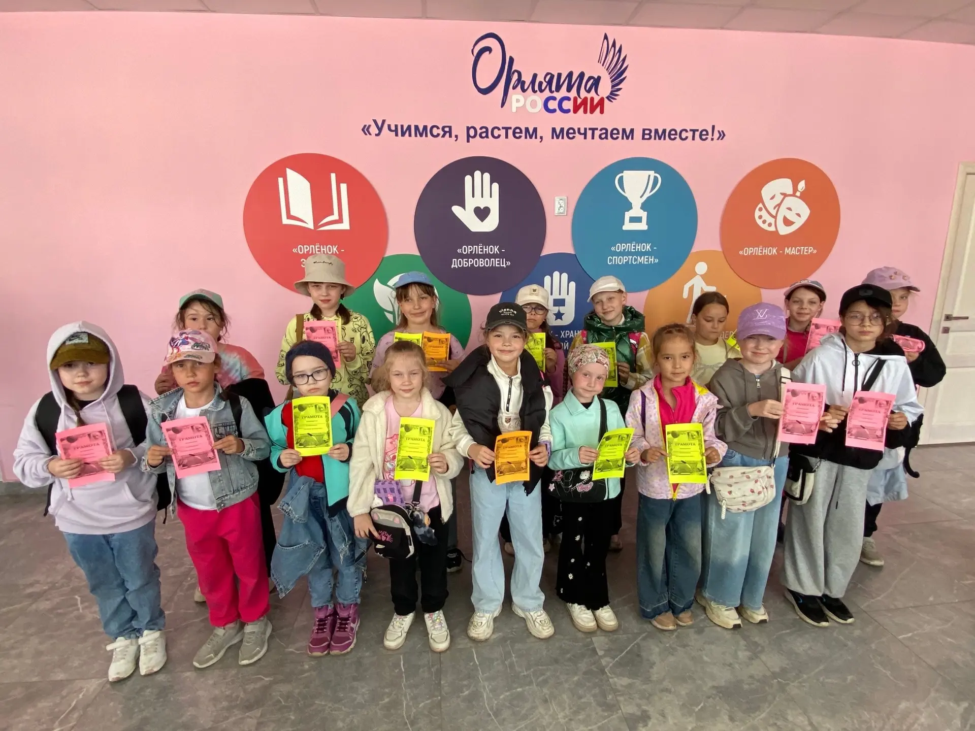 ДЕНЬ РЕКОРДОВ В ЛАГЕРЕ! 🎯

Сегодня у нас был настоящий праздник — «Гиннес-шоу». Мы устроили День ре
