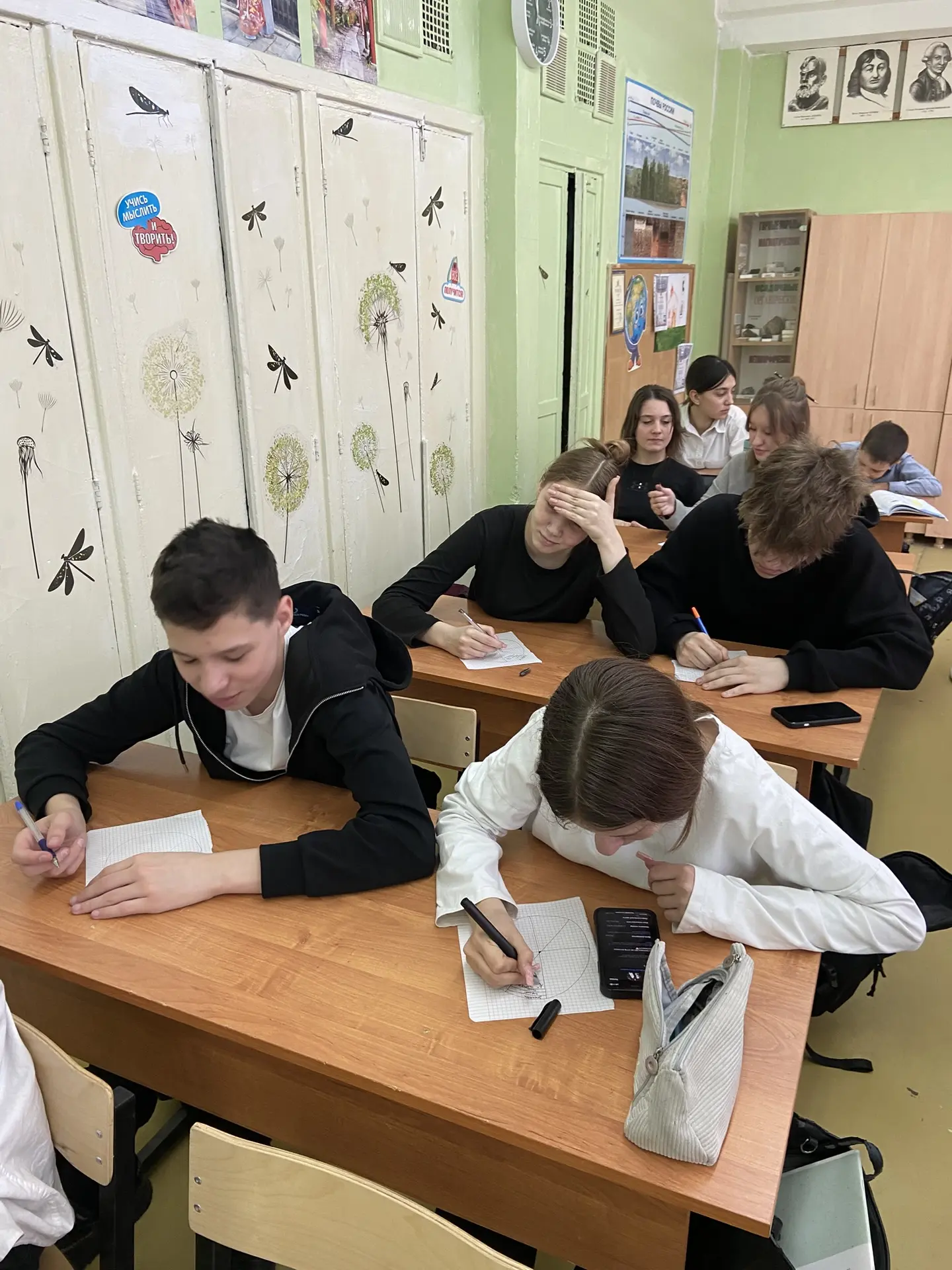 💚 НЕДЕЛЯ ПСИХОЛОГИИ В МОУ СОШ №12: ЧТО ДЕРЖИТ НАС НА ПЛАВУ?  Педагог-психолог провела очень важное з