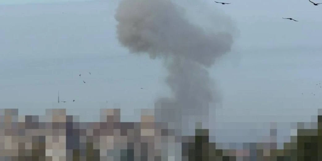 Кадры из Кривого Рога. Над городом поднимается дым.