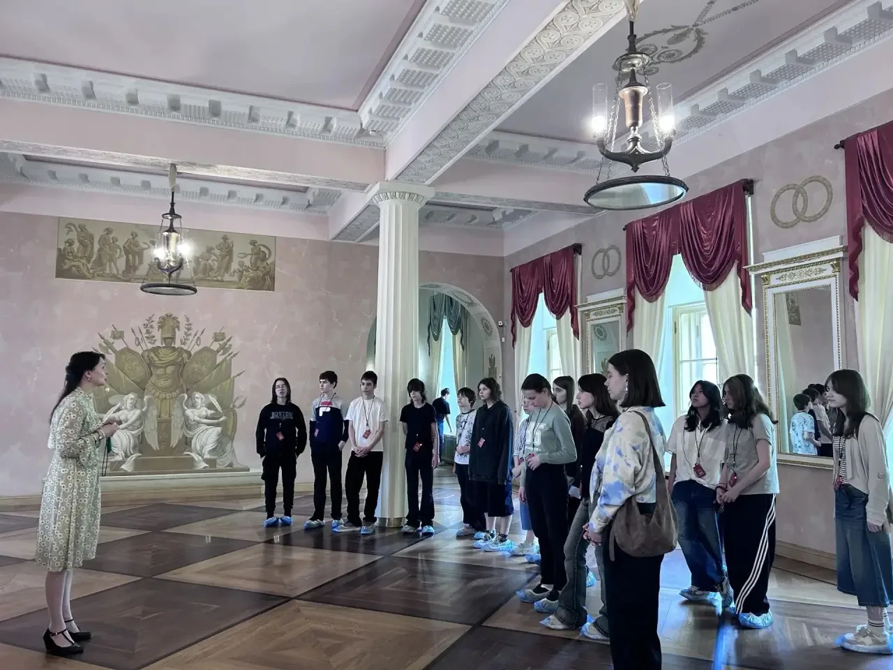 Окончание учебного года — идеальное время для поездки в Мемориальный Музей-Лицей и Екатерининский па