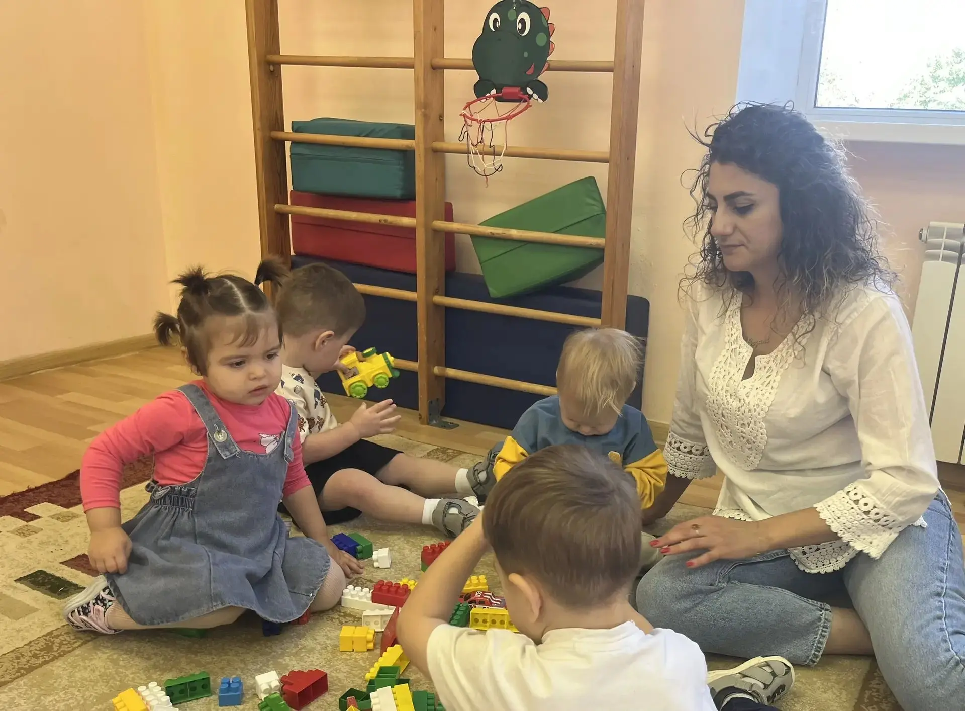 Игра в конструктор в первой младшей группе «Б» 🧸🏗️