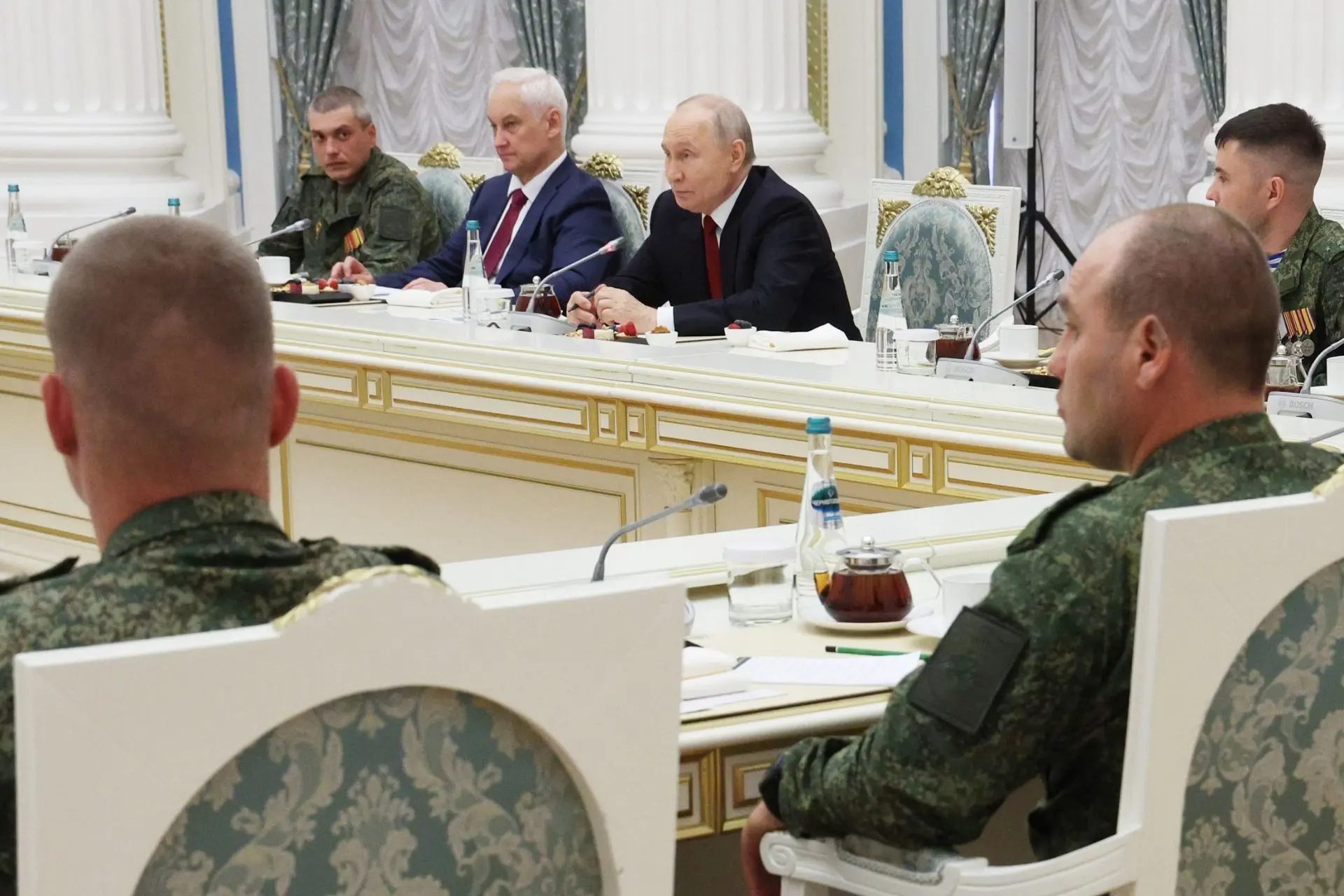 Владимир Путин в День России встретился с бойцами СВО
