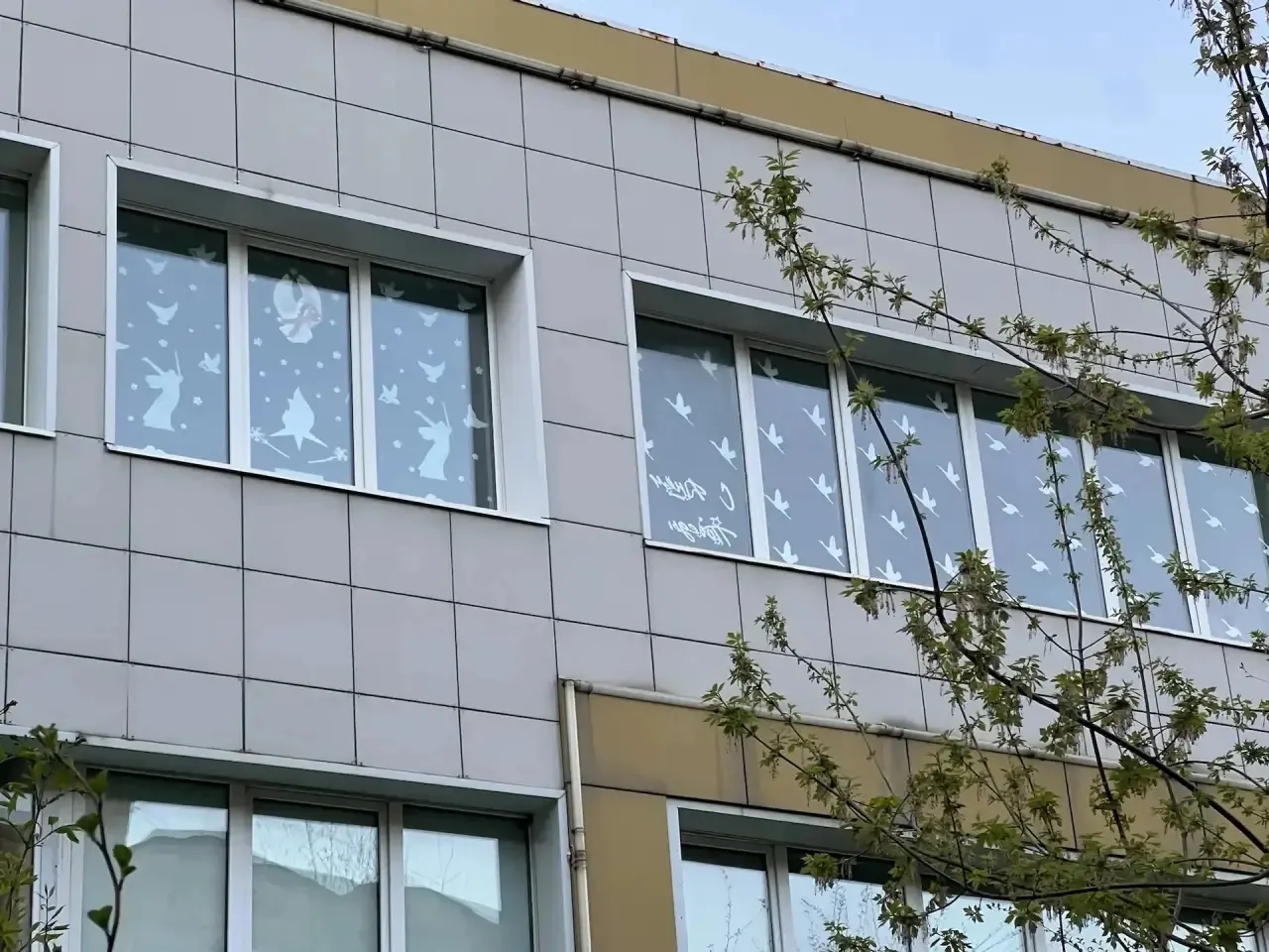 🎖️ Благодарим родителей за участие в украшении окон к 9 Мая! 🎖️  Администрация и педагогический колл