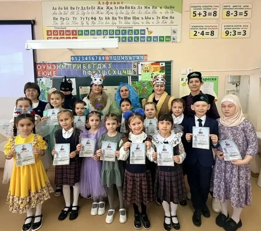Мәктәбебездә Туган тел атналыгы һәм Тукайның 140 еллыгы📚  Габдулла Тукайның тууына 140 ел тулу уңаен