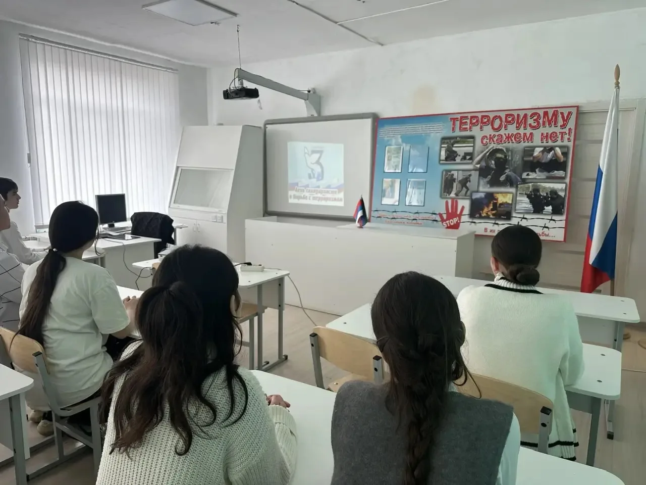 Безопасность детей в сети: говорим об экстремизме открыто