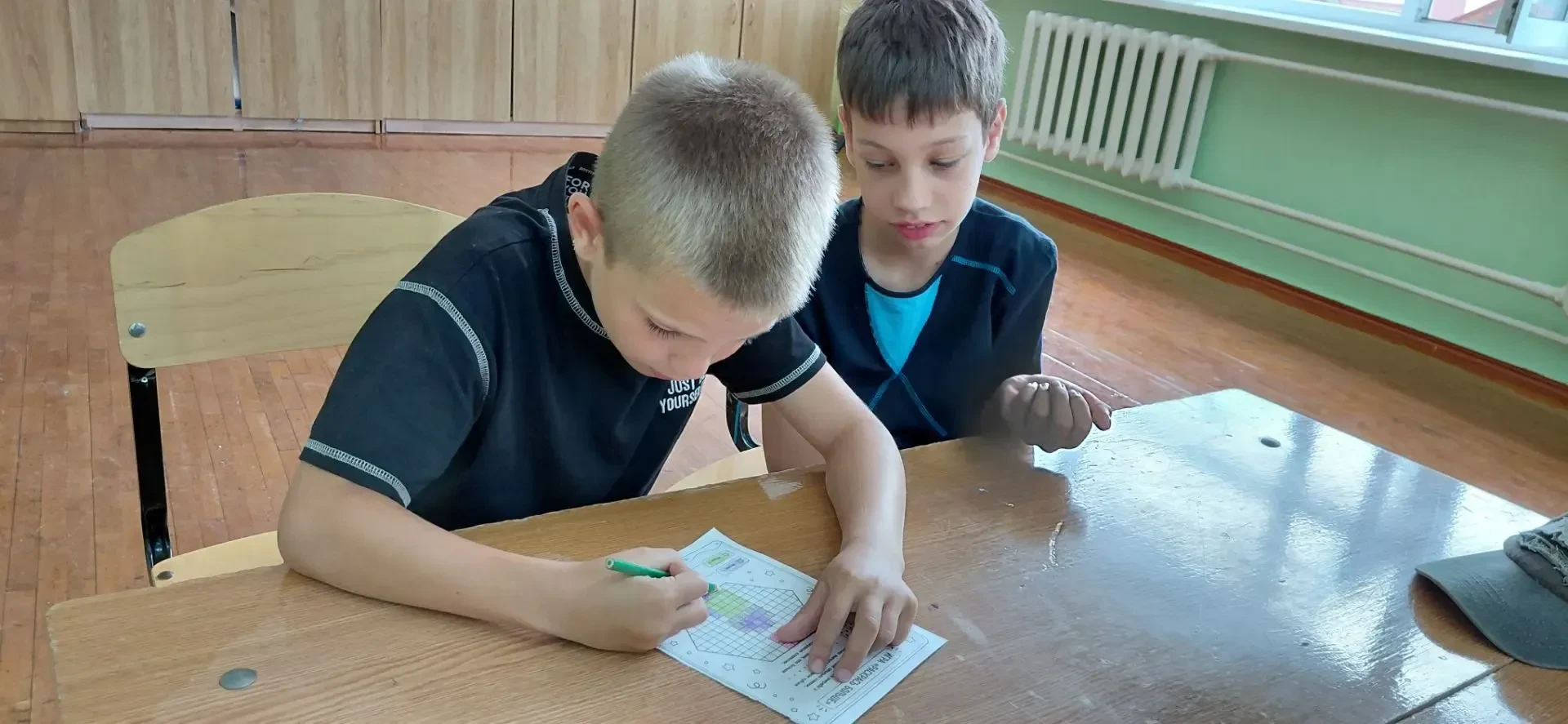 🦉В отряде " Солнышко" прошла командная игра - соревнование "Закрась квадратик".
 
Ребята соревновал
