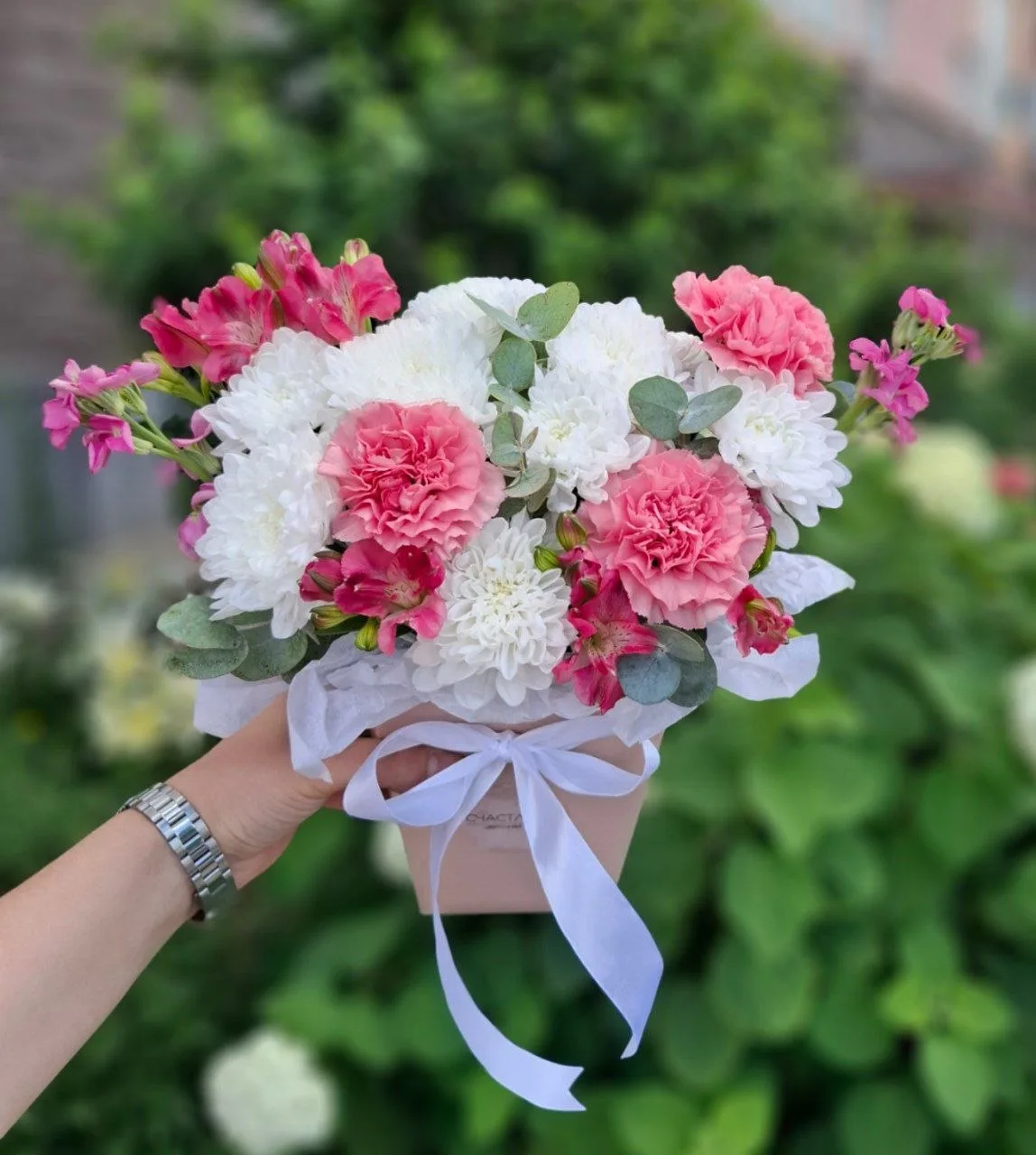 Розовый акцент 🌸

Изящная композиция, созданная для самых тёплых моментов и искренних эмоций. ✨

Пу