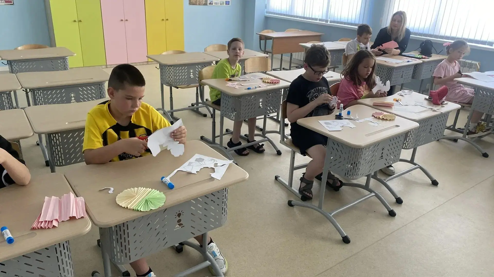 ☀️Веселое лето в разгаре!
Юные робототехники, ПК-дизайнеры, электротехники - осваивают азы и творят 