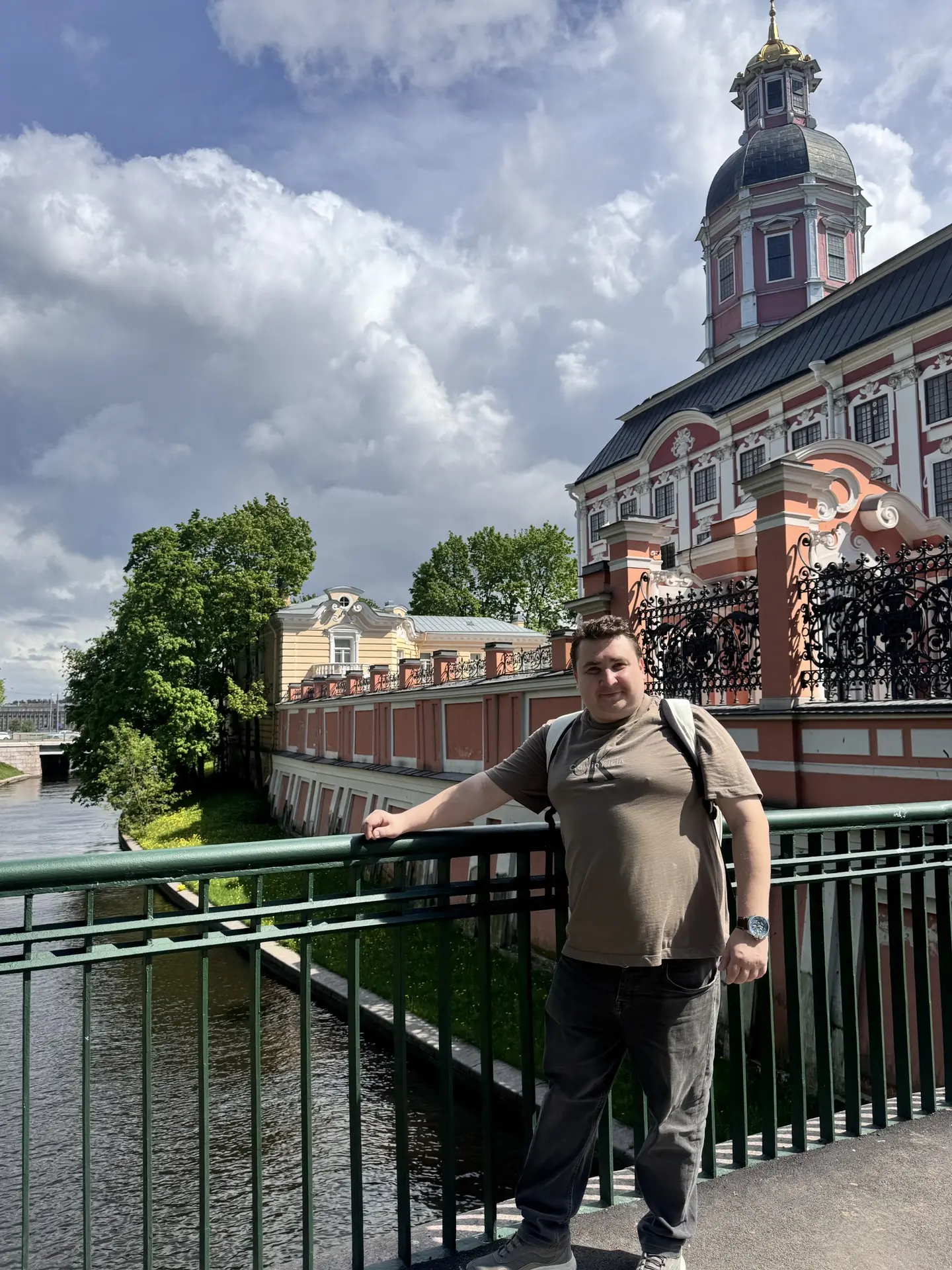 Всем привет! Сегодня посетил Алексанро-Невскую лавру и некрополь! Это прекрасное и благ...
