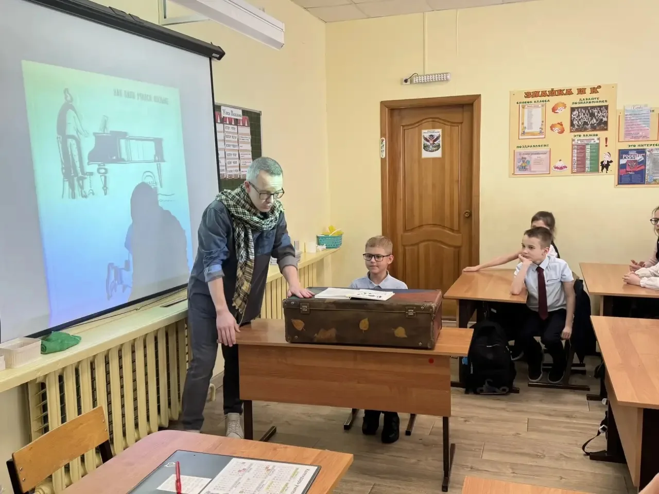 Гимназисты 3 «Б» класса продолжают дружбу с детским книжным клубом «Фан Чемодан» 📚 На этот раз актер