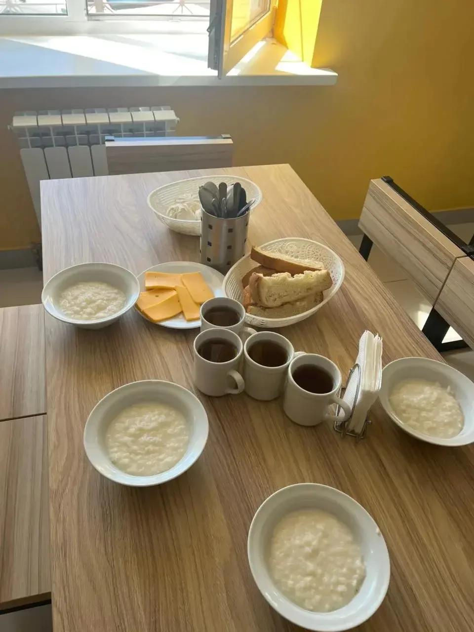 📸 Посмотрите, как вкусно нас кормили 22 июня в лагере! 😍

На тарелке — всё, что нужно для отличног