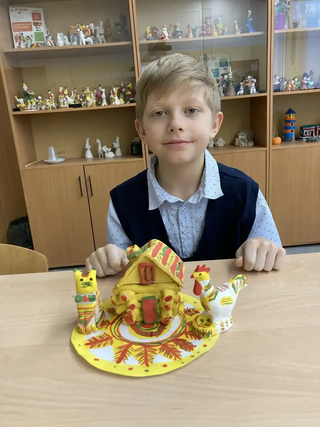 📌Юный мастер

🎊Кирилл, ученик 4-Я класса, принял участие в городском конкурсе декоративно-прикладн