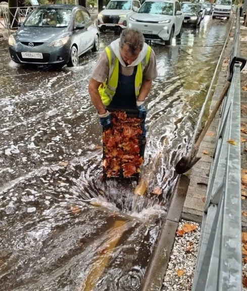 🌧 Ночная смена после сочинского ливня: «Водосток» откачивал воду сразу в двух районах