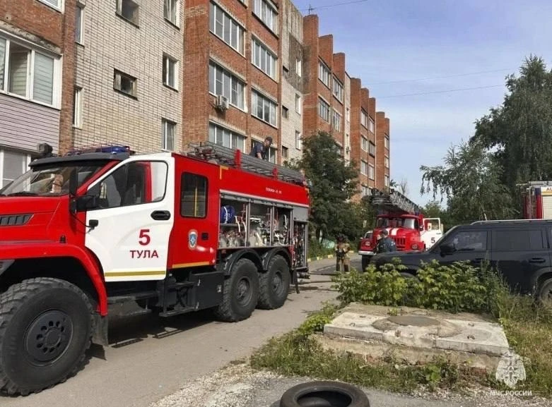 В Туле при пожаре в многоквартирном доме на улице Генерала Горшкова спасли восемь человек. Огонь охв