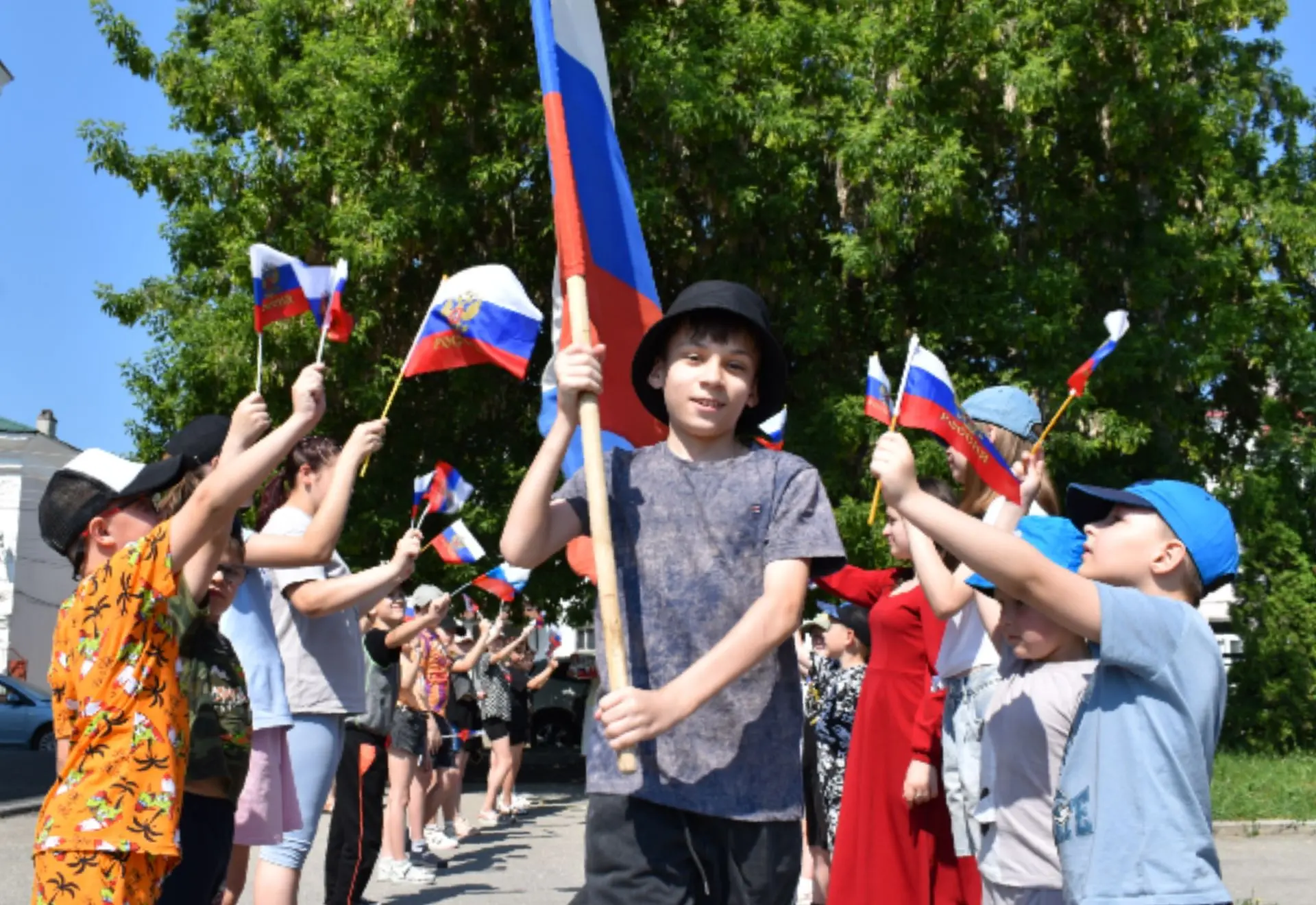 🔵🔴В День Государственного флага Российской Федерации принимаем участие  во Всероссийс...