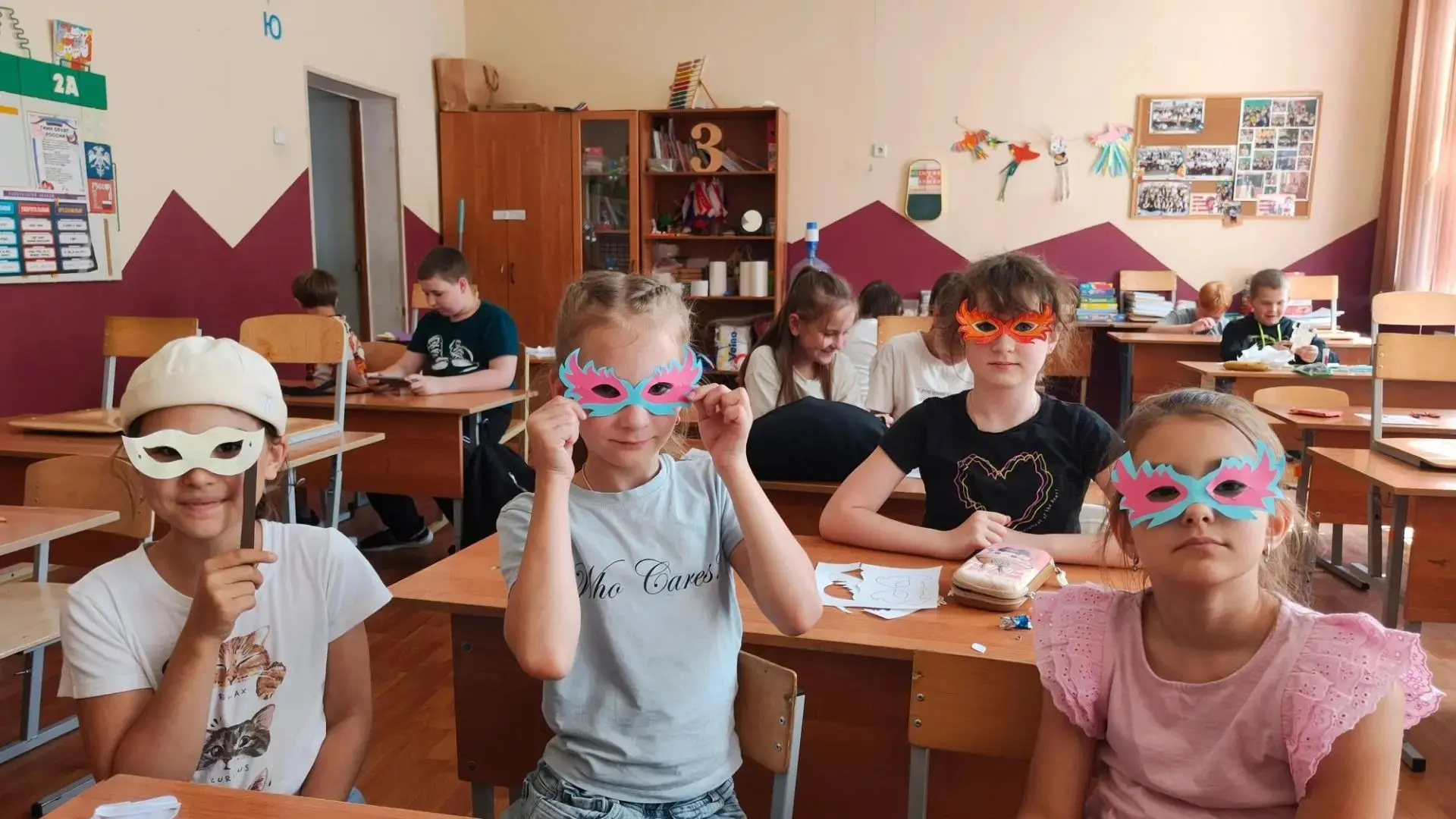 Театральное волшебство и путешествие в прошлое в Икшинской школе! 🎭✨
Сегодня в нашей, Икшинской, шк