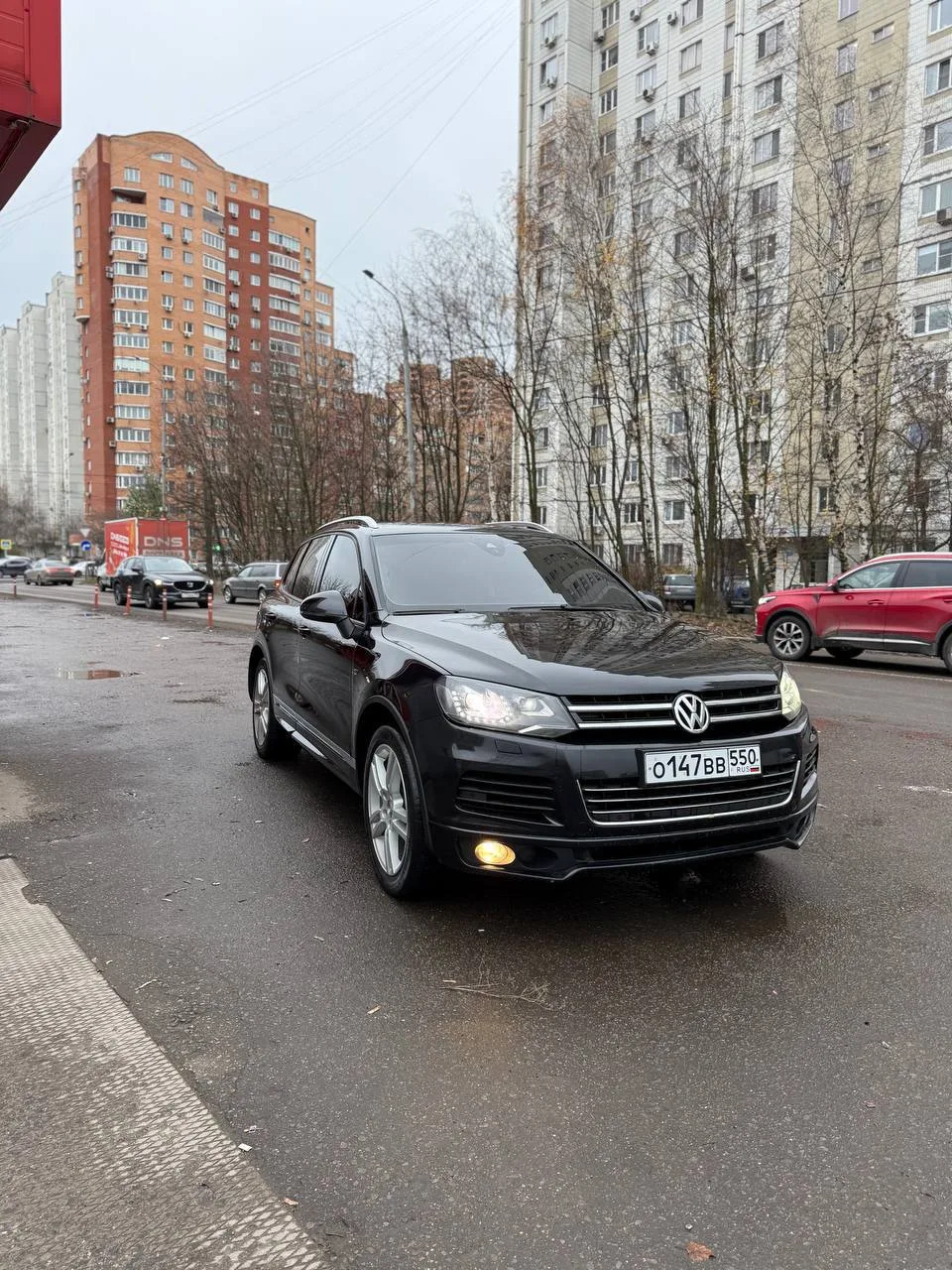Volkswagen Touareg
4.2 АКПП 4WD 2011 год

230 тыс пробег 
Мотор работает отлично сухой. Коробка полн