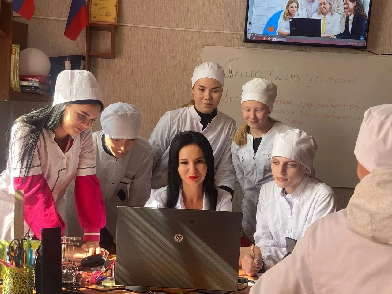 ‼От первого курса — до выпуска: путь, пройденный вместе‼

📢 Для меня быть куратором выпускных групп