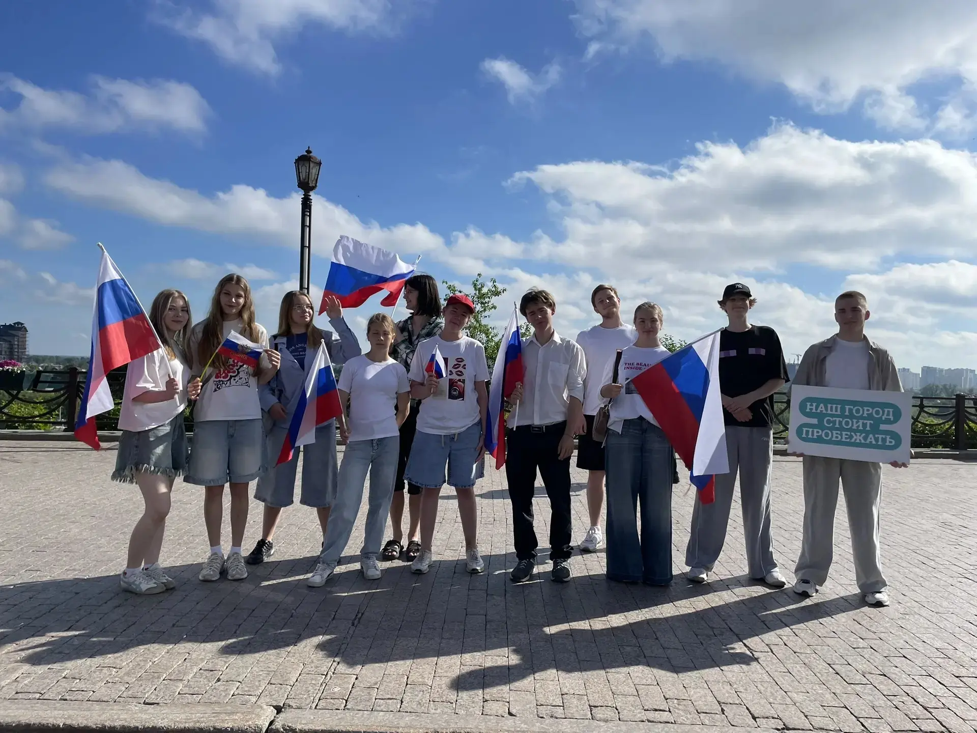 Сегодня наша школа превратилась в настоящую команду поддержки! 📣🏃‍♂️🏃‍♀️
