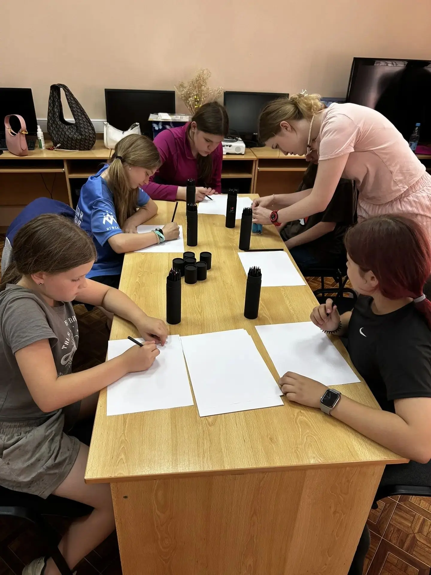 ❤️🤝 Мы рядом. Верим. Гордимся!

🏫 В Академию вновь приехали ребята из г. Свердловск Луганской Наро