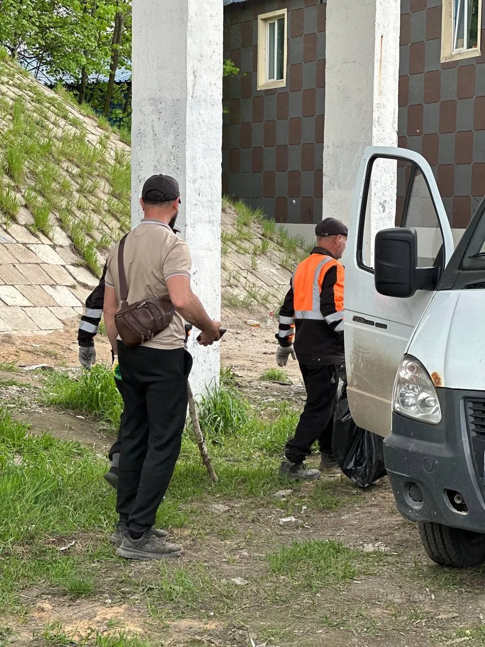 От жителя👇  Урра! Какая чистота на ул. Железнодорожная! Спасибо нашей администрации и каналу!✨🌟  Ува