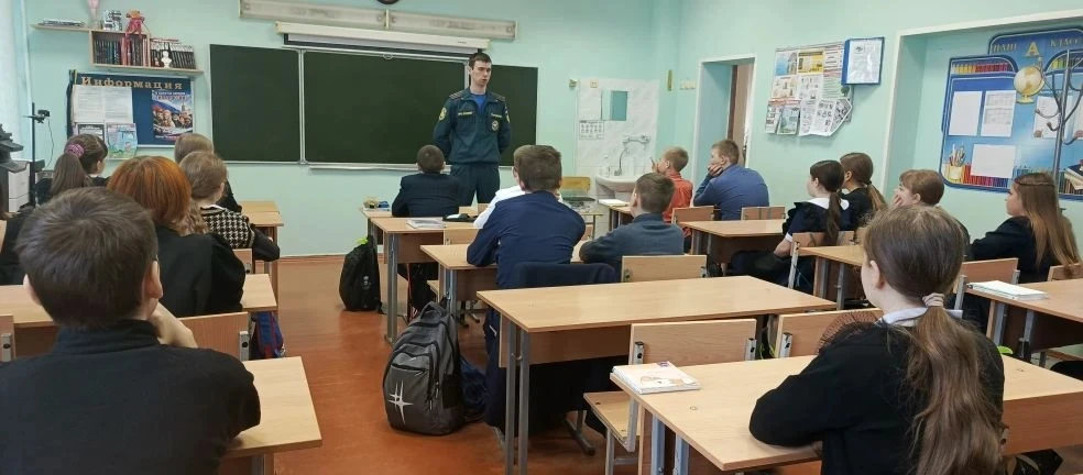 🚨 Месячник безопасности🚨  ☄💥Урок безопасности от сотрудников МЧС💥☄    👩‍🚒В нашей школе прошёл незабы