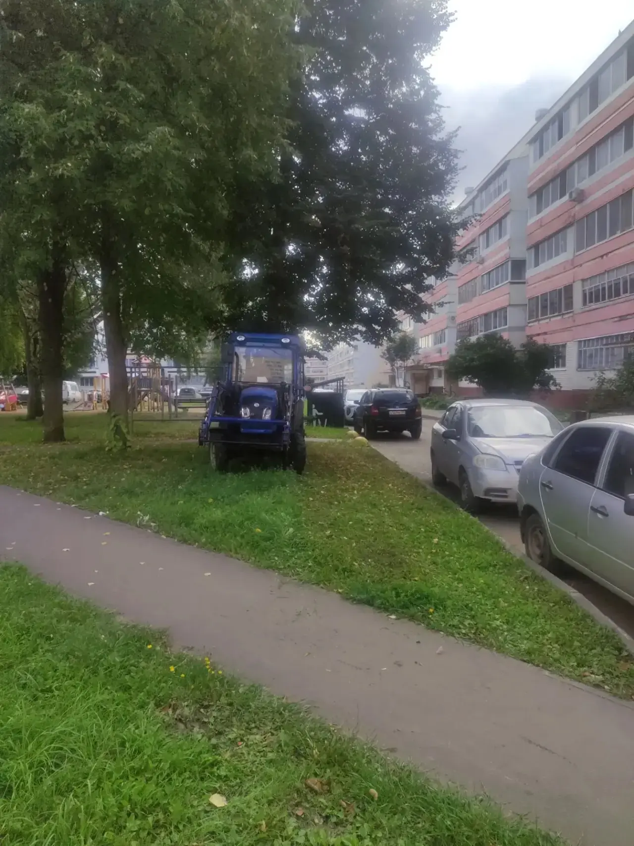 С первым днем осени! Никто не отменил покос травы 🌿