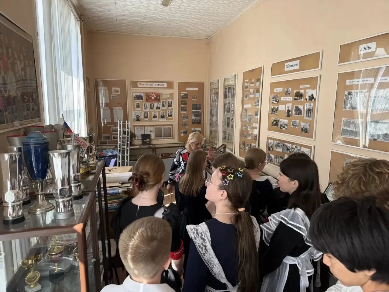 💫18 мая, в Международный день музеев, ученики школы № 68 посетили музей школьной истор...