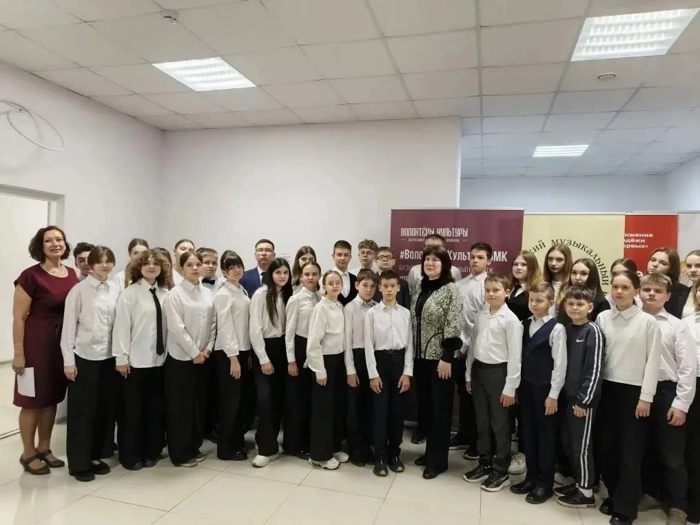 Ученица фортепианного отделения ДШИ Бугурусланского района Вероника Петрянкина (кл. пре...