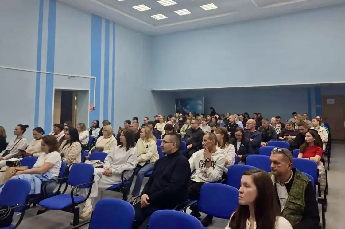 🎓 Родительское собрание в 3 корпусе: строим путь первокурсника вместе! 🤝