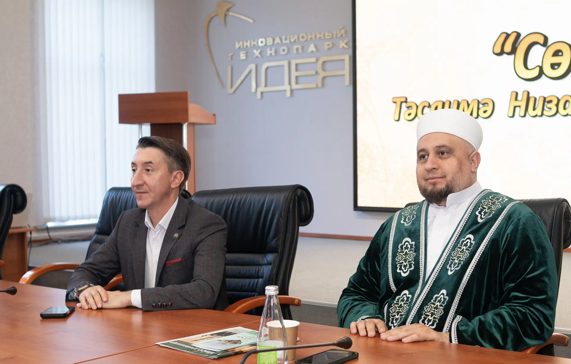 Остаз-мәгърифәтчеләр белән "Гыйлем – гомер яктысы" дип аталган очрашуда катнаштым. Бу в...