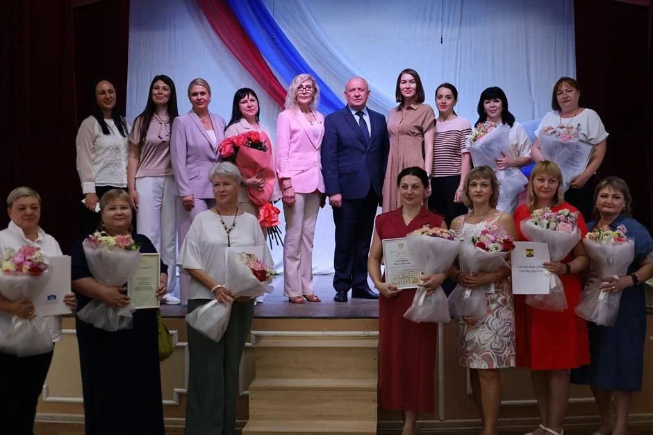 Социальных работников  поблагодарили за труд и поздравили с профессиональным праздником