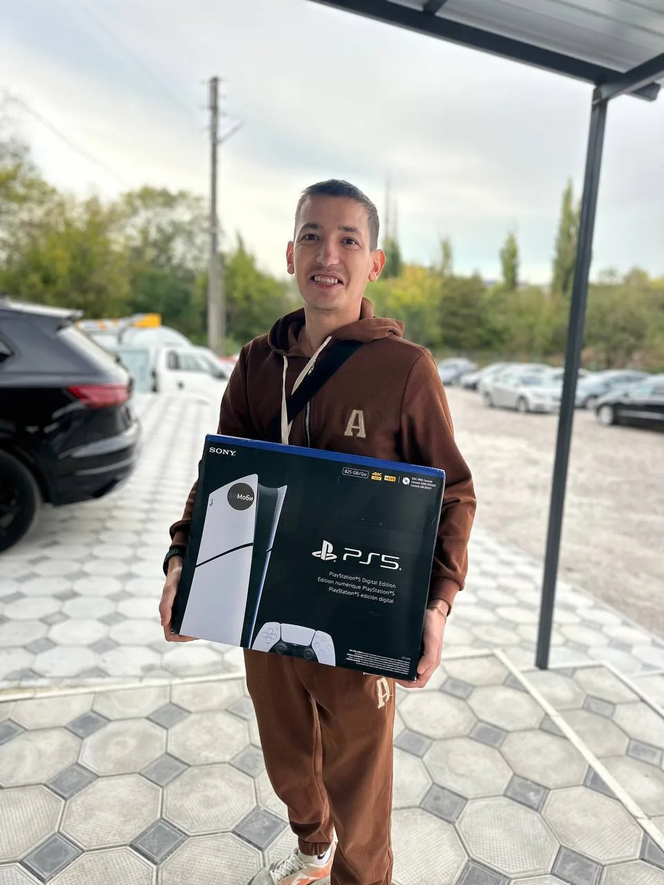 Поздравляем Алексея из Енакиево с победой PlayStation 5 - он купил 34 билета 🎟️