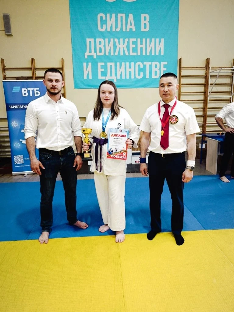 Достижения наших обучающихся. Петрова Виталина - 8 "В" класс.  Кл. рук-ль: Новак Д.А.  Ученица 8 "В"