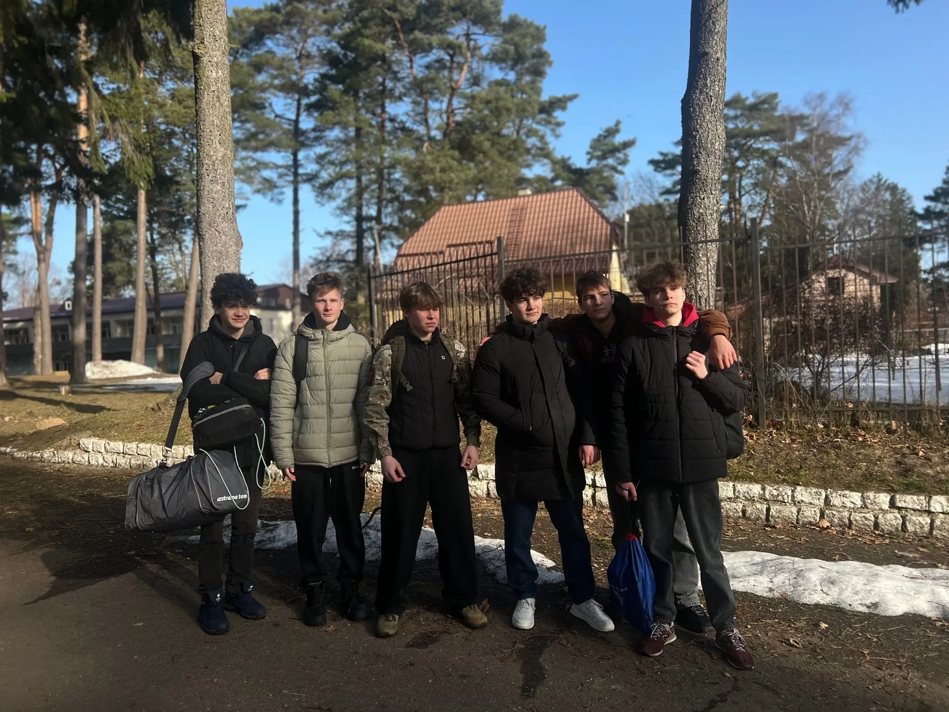 🌟 Военные сборы в центре «Авангард»: первый день насыщенных впечатлений! 🌟  Учащиеся 9А и 10А классо