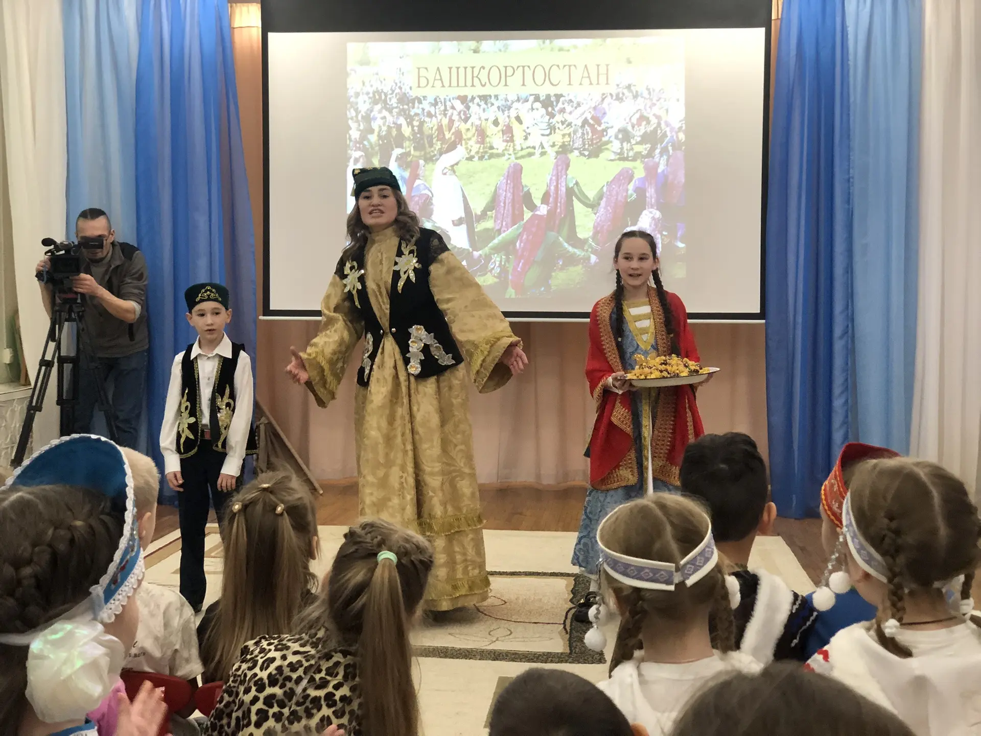 🎊 Фестиваль единства: вместе — сила!  Сегодня состоялся яркий и душевный Фестиваль, давший старт Год