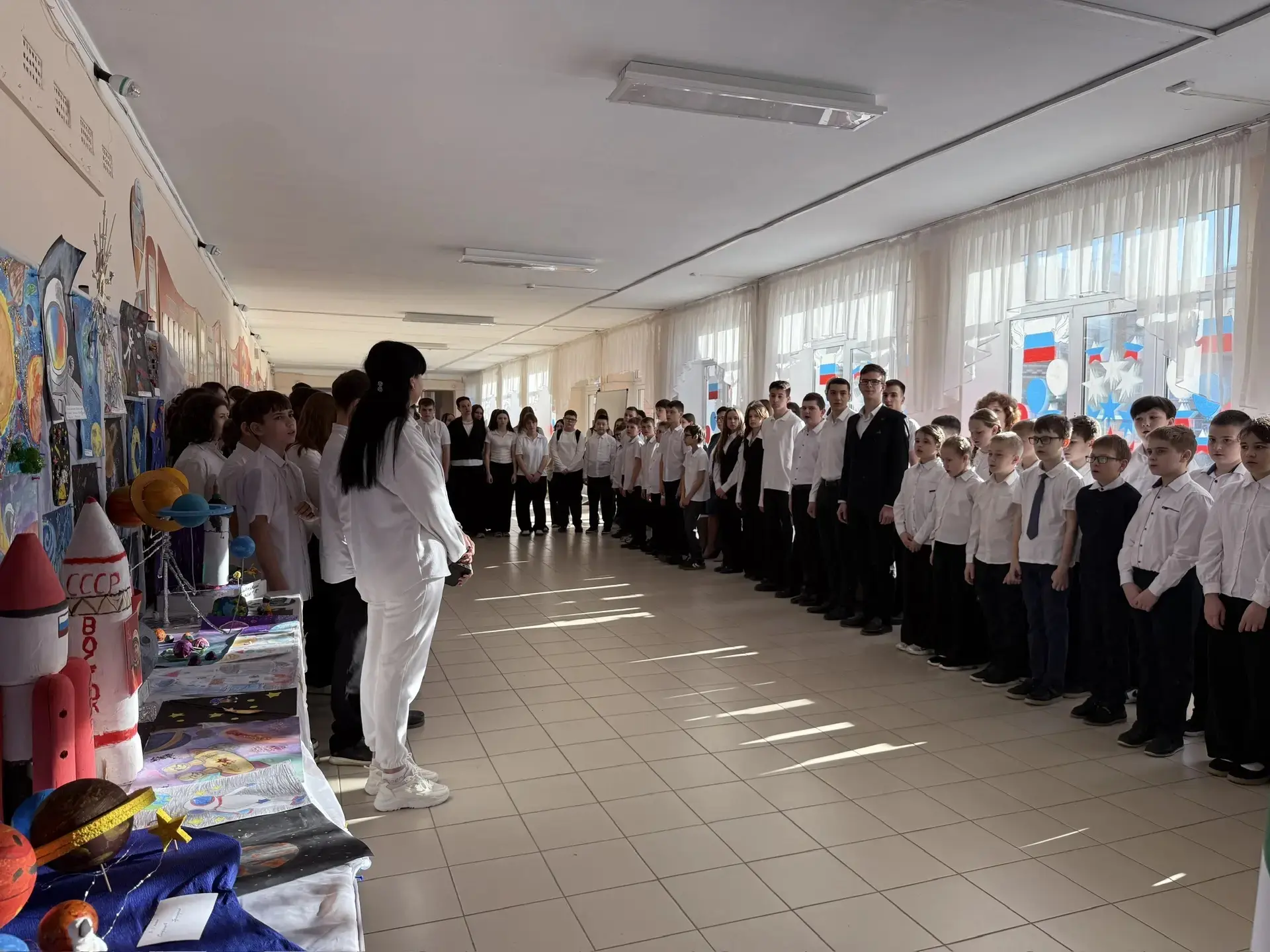 🚀 Поехали!  Сегодня в лицее прошла торжественная линейка, посвящённая Дню космонавтики и началу 4-й 